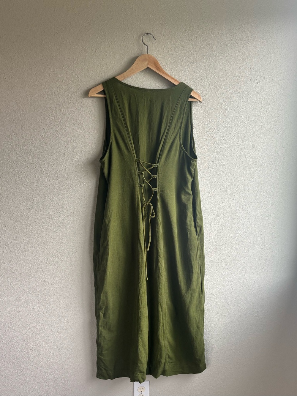 Olive Green Button-Front Sleeveless Midi Dress - Picture 5 of 7